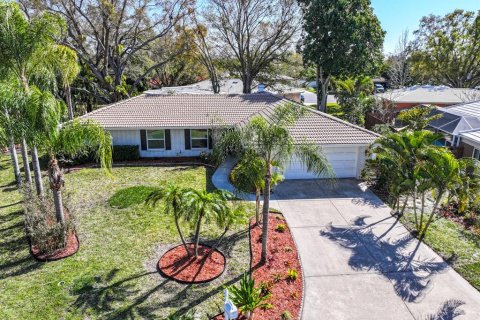 Villa ou maison à louer à Sarasota, Floride: 3 chambres, 202.16 m2 № 1358309 - photo 1