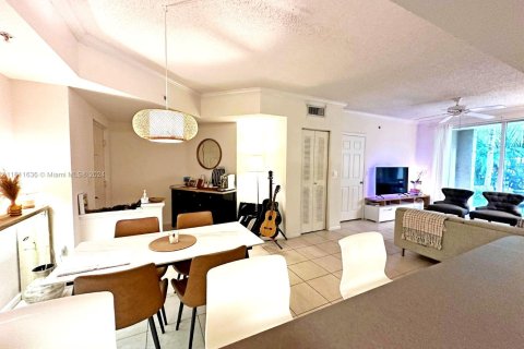 Condominio en venta en Sunny Isles Beach, Florida, 1 dormitorio, 68.84 m2 № 1233721 - foto 12