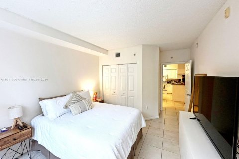 Condo in Sunny Isles Beach, Florida, 1 bedroom  № 1233721 - photo 17