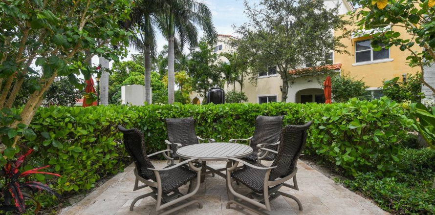 Townhouse in West Palm Beach, Florida 3 bedrooms, 171.31 sq.m. № 1045539