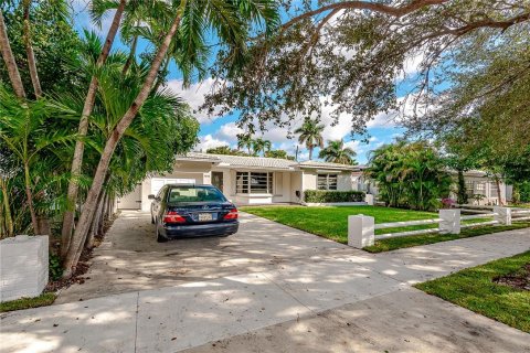 House in Hollywood, Florida 3 bedrooms, 221.39 sq.m. № 1045619 - photo 4