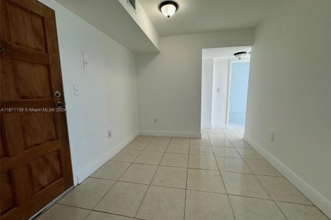 Condo in Miami, Florida, 2 bedrooms  № 1394295 - photo 14