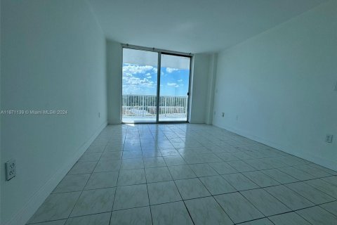 Condo in Miami, Florida, 2 bedrooms  № 1394295 - photo 16