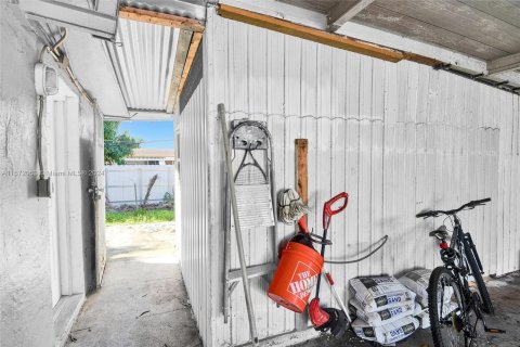 Casa en venta en Opa-locka, Florida, 3 dormitorios, 154.31 m2 № 1394256 - foto 6