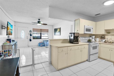 Casa en venta en Opa-locka, Florida, 3 dormitorios, 154.31 m2 № 1394256 - foto 13