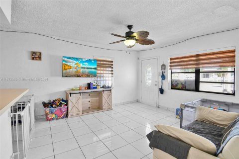 Casa en venta en Opa-locka, Florida, 3 dormitorios, 154.31 m2 № 1394256 - foto 9