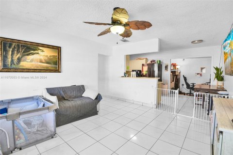 Villa ou maison à vendre à Opa-locka, Floride: 3 chambres, 154.31 m2 № 1394256 - photo 10