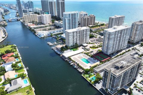 Condominio en venta en Hallandale Beach, Florida, 1 dormitorio, 74.14 m2 № 1394254 - foto 26