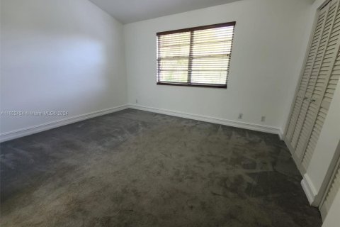 Condo in Pompano Beach, Florida, 2 bedrooms  № 1345746 - photo 11