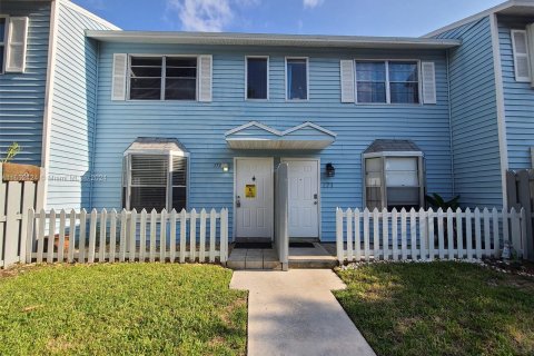 Copropriété à louer à Pompano Beach, Floride: 2 chambres, 96.62 m2 № 1345746 - photo 1