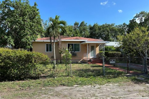 Propiedad comercial en venta en Miami, Florida, 143.81 m2 № 1345743 - foto 3