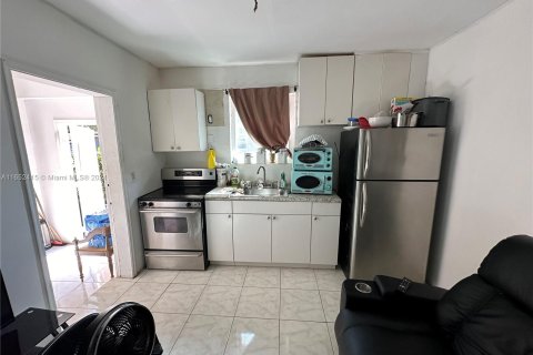 Propiedad comercial en venta en Miami, Florida, 143.81 m2 № 1345743 - foto 12