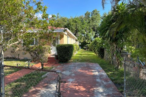 Immobilier commercial à vendre à Miami, Floride: 143.81 m2 № 1345743 - photo 4