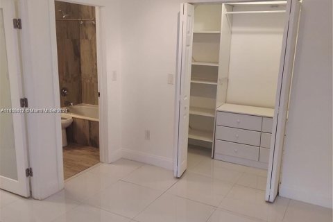 Copropriété à louer à Miami Beach, Floride: 2 chambres, 74.32 m2 № 1345744 - photo 10