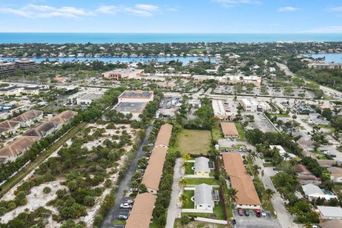 Commercial property in North Palm Beach, Florida 299.52 sq.m. № 1058817 - photo 2