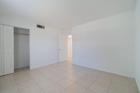 Copropriété à vendre à Royal Palm Beach, Floride: 2 chambres, 97.36 m2 № 1065491 - photo 23
