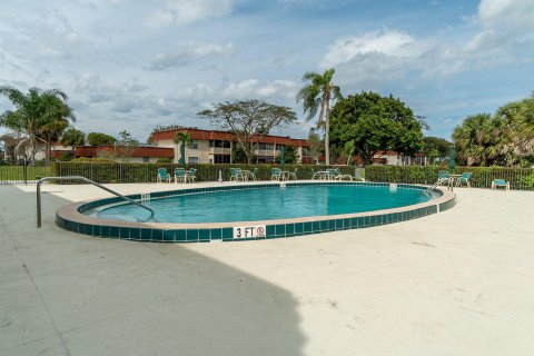 Copropriété à vendre à Royal Palm Beach, Floride: 2 chambres, 97.36 m2 № 1065491 - photo 5