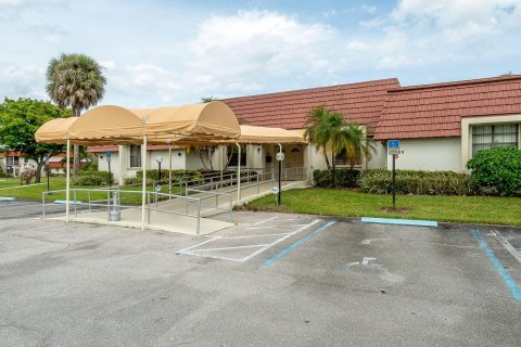 Copropriété à vendre à Royal Palm Beach, Floride: 2 chambres, 97.36 m2 № 1065491 - photo 6