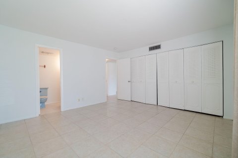Copropriété à vendre à Royal Palm Beach, Floride: 2 chambres, 97.36 m2 № 1065491 - photo 21