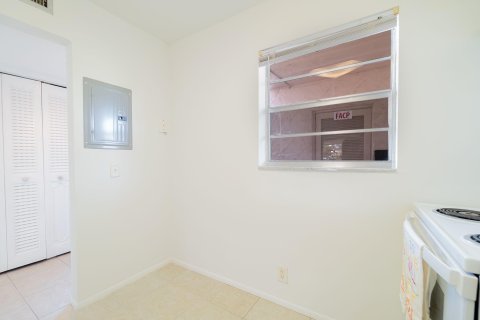 Copropriété à vendre à Royal Palm Beach, Floride: 2 chambres, 97.36 m2 № 1065491 - photo 30