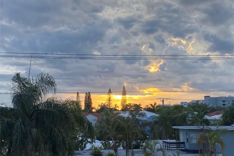 Condo in Fort Lauderdale, Florida, 1 bedroom  № 1230274 - photo 1