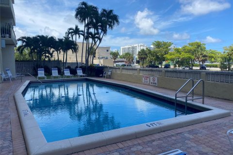 Condo in Fort Lauderdale, Florida, 1 bedroom  № 1230274 - photo 4