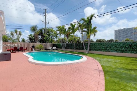 Villa ou maison à vendre à North Bay Village, Floride: 3 chambres, 170.57 m2 № 1021519 - photo 10