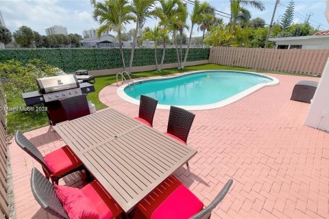 Villa ou maison à vendre à North Bay Village, Floride: 3 chambres, 170.57 m2 № 1021519 - photo 13
