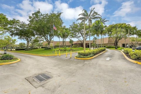 Condo in Sunrise, Florida, 1 bedroom  № 1045455 - photo 9