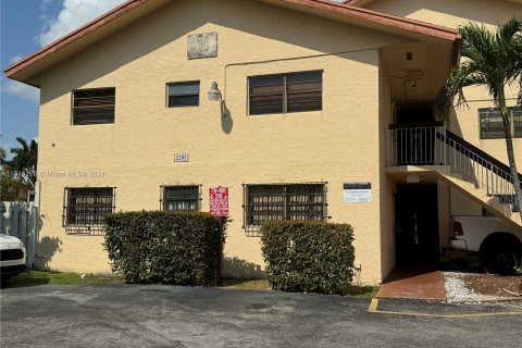 Copropriété à vendre à Hialeah, Floride: 2 chambres, 70.61 m2 № 1058364 - photo 1