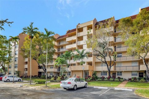 Condominio en venta en Lauderhill, Florida, 2 dormitorios, 102.19 m2 № 1076119 - foto 1