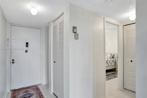 Condominio en venta en Lauderhill, Florida, 2 dormitorios, 102.19 m2 № 1076119 - foto 3