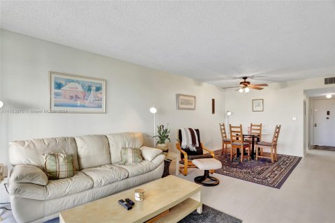 Condo in Lauderhill, Florida, 2 bedrooms  № 1076119 - photo 19