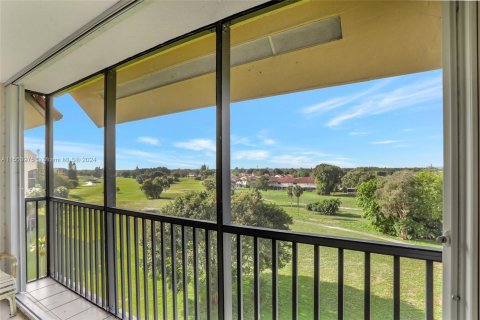 Condo in Lauderhill, Florida, 2 bedrooms  № 1076119 - photo 29