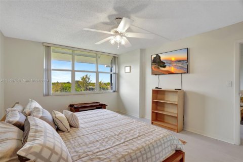 Condo in Lauderhill, Florida, 2 bedrooms  № 1076119 - photo 22