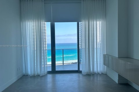 Condominio en venta en Sunny Isles Beach, Florida, 2 dormitorios, 128.95 m2 № 1076168 - foto 3