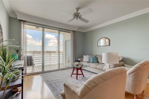 Condo in South Pasadena, Florida, 2 bedrooms  № 1383178 - photo 11