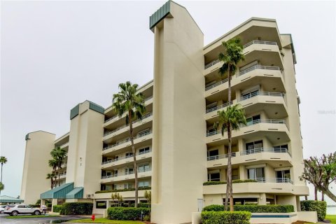 Condo in South Pasadena, Florida, 2 bedrooms  № 1383178 - photo 1