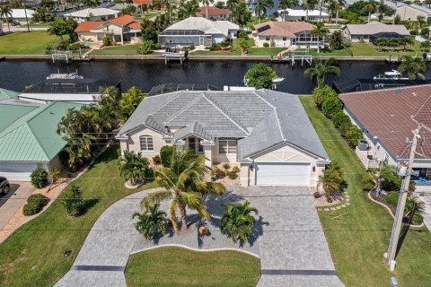 Villa ou maison à vendre à Punta Gorda, Floride: 3 chambres, 175.68 m2 № 1383732 - photo 2