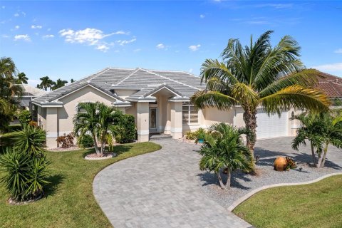 Villa ou maison à vendre à Punta Gorda, Floride: 3 chambres, 175.68 m2 № 1383732 - photo 1