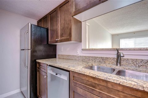 Condo in Saint Petersburg, Florida, 1 bedroom  № 1383181 - photo 10