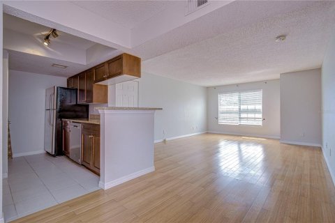 Condo in Saint Petersburg, Florida, 1 bedroom  № 1383181 - photo 8