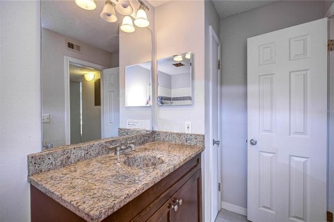 Condo in Saint Petersburg, Florida, 1 bedroom  № 1383181 - photo 15