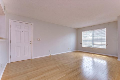 Condo in Saint Petersburg, Florida, 1 bedroom  № 1383181 - photo 7