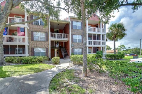 Condo in Saint Petersburg, Florida, 1 bedroom  № 1383181 - photo 1