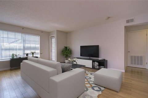 Condo in Saint Petersburg, Florida, 1 bedroom  № 1383181 - photo 3