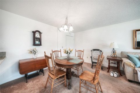 Condo in Port Charlotte, Florida, 2 bedrooms  № 1383734 - photo 7