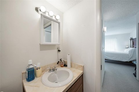 Condo in Port Charlotte, Florida, 2 bedrooms  № 1383734 - photo 18