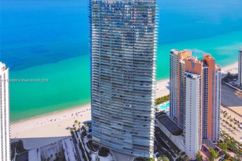 Condominio en venta en Sunny Isles Beach, Florida № 1054107 - foto 1