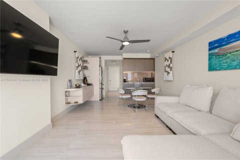 Condominio en venta en Sunny Isles Beach, Florida № 1054107 - foto 26